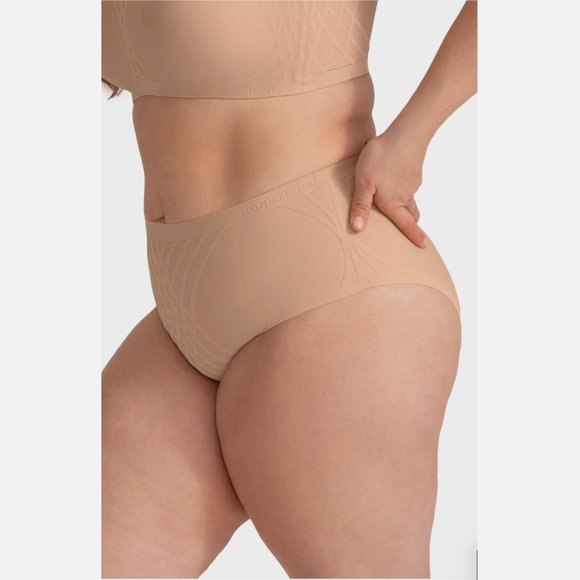 NEW $40 Honeylove [ 3X ] Silhouette Shaping Briefs‎ in Sand Nude - Picture 2 of 11